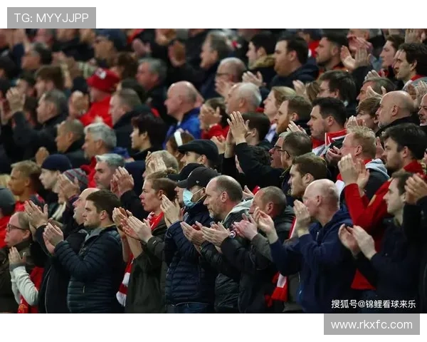 足球明星齐聚慰问C罗展现友谊与团结精神传递温暖力量 足球明星齐聚慰问C罗展现友谊与团结精神传递温暖力量