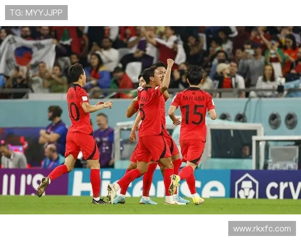 黄静的足球人生探索:从草根到巅峰的深度对话与启示 黄静的足球人生探索:从草根到巅峰的深度对话与启示