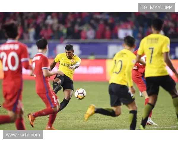 武汉足球队与重庆足球队的耐力较量赛后分析与总结