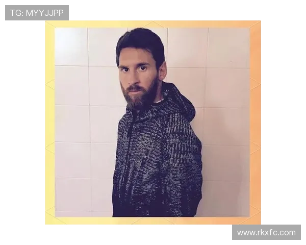 冬季足球明星训练场上的时尚穿搭解析与搭配技巧分享